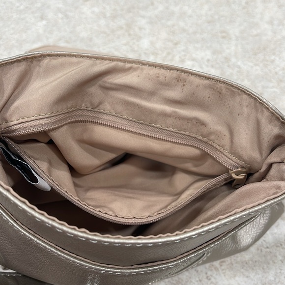 NINE WEST FAUX LEATHER TAUPE METALLIC COLOR CROSSBODY BAG WITH SILVER HARDWARE - Picture 4 of 10